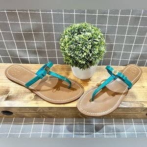 BNIB Tory Burch Leighanne Flat Thong Sandals Patent Saffiano Aquarius 401 Size 9
